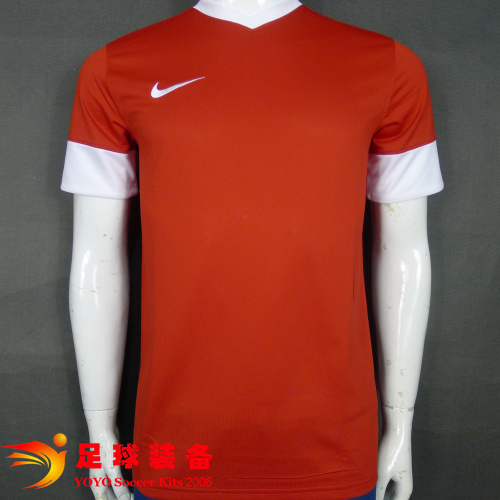 （团购顾客享受价格）专柜正品NIKE 红色新款足球光板队服球衣